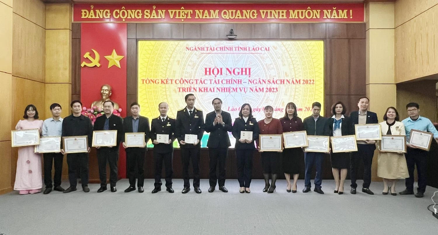 Phấn đấu tổng thu ngân sách nhà nước trên địa bàn tỉnh đạt hơn 12.000 tỷ đồng trong năm 2023 ảnh 7