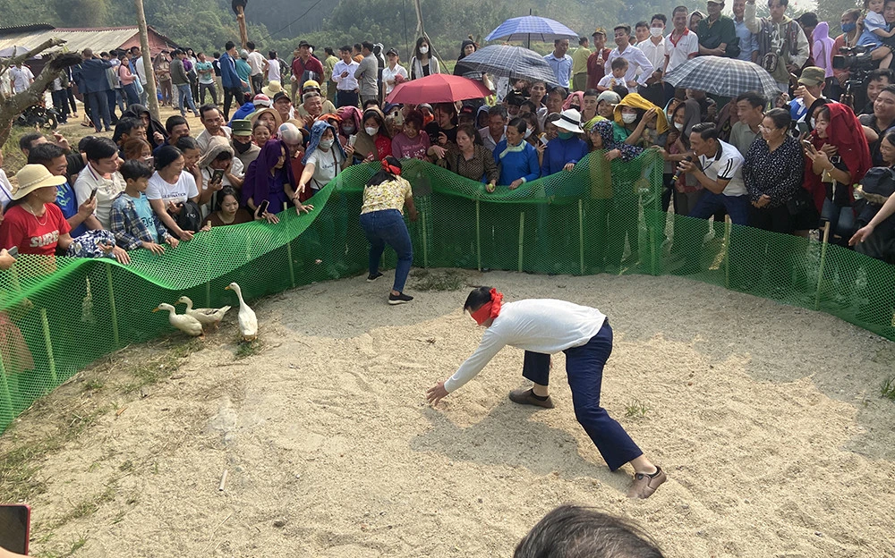 Tưng bừng khai hội đền Đồng Ân ảnh 8