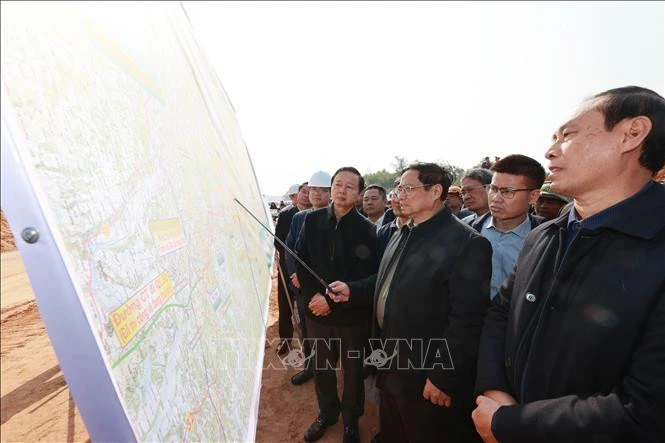 Thủ tướng Phạm Minh Chính kiểm tra tình hình thực hiện Dự án đầu tư xây dựng đường cao tốc Tuyên Quang - Phú Thọ, ngày 25/1/2023.