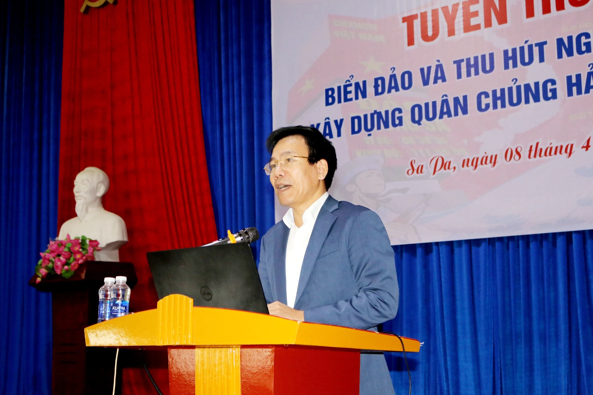 Đồng chí Dương Đức Huy, Ủy viên Ban Thường vụ, Trưởng Ban Tuyên giáo Tỉnh ủy phát biểu tại hội nghị.