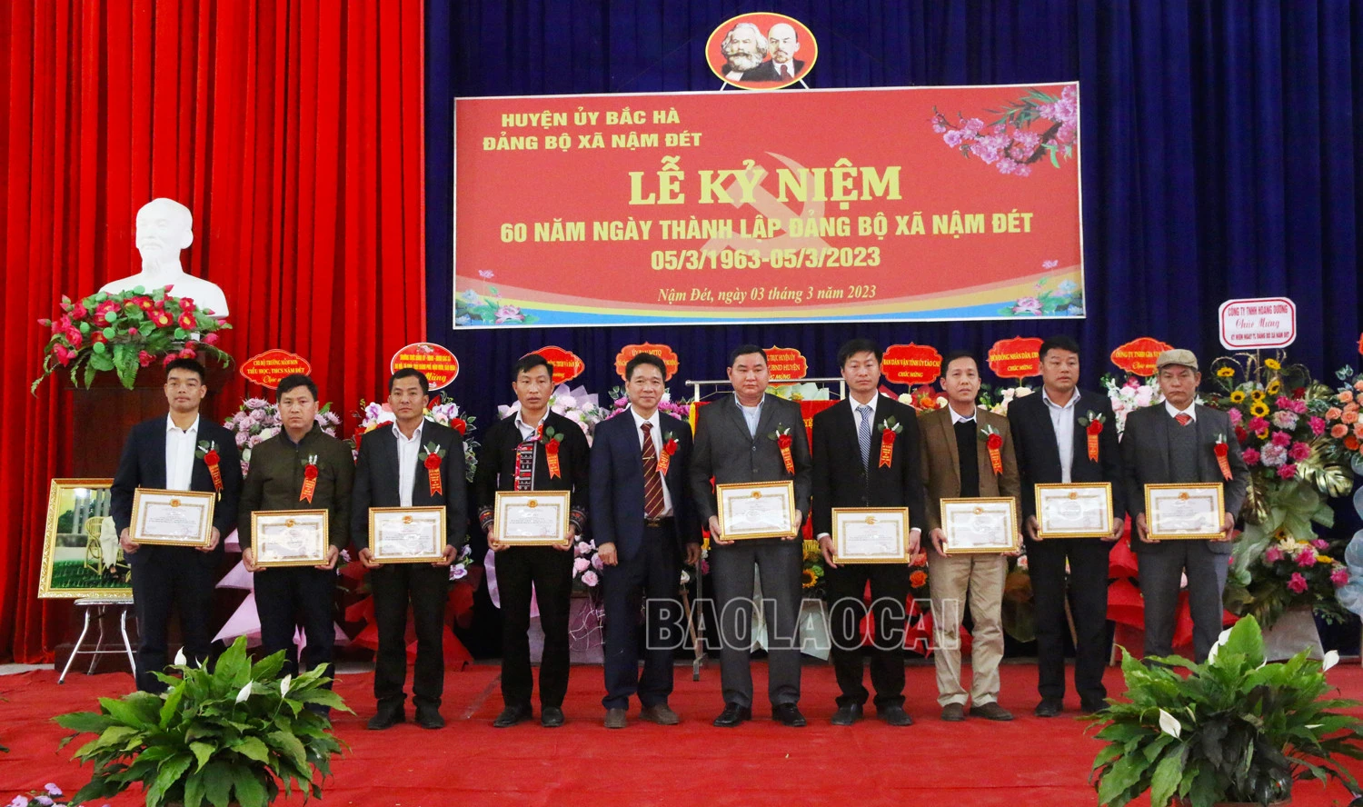 Tặng Giấy khen cho các tập thể, cá nhân có thành tích xuất sắc trong các phong trào thi đua. Trao giải các gian hàng trưng bày đẹp tại lễ kỷ niệm.