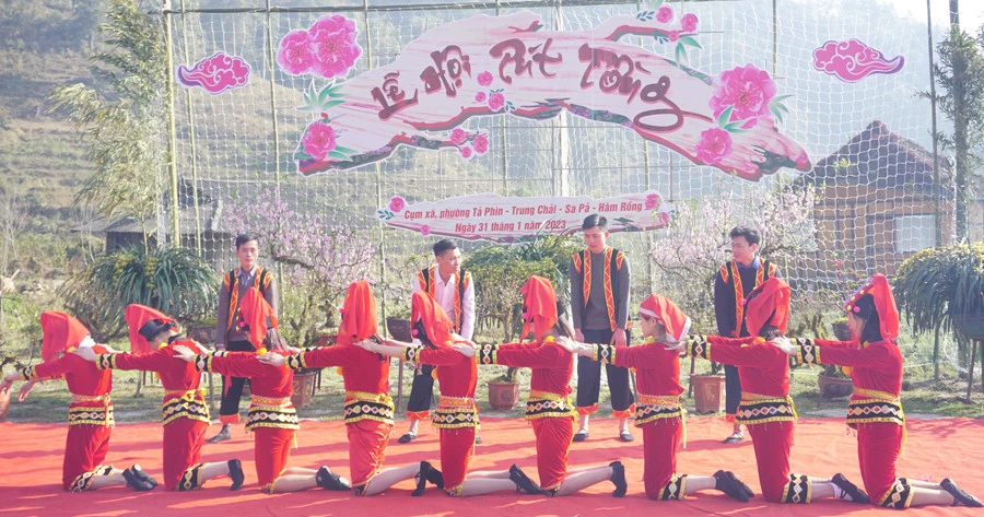 Đặc sắc Lễ hội Pút tồng và hát giao duyên Cụm xã Tả Phìn ảnh 1