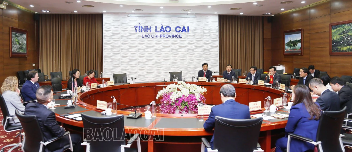 Đại sứ đặc mệnh toàn quyền Hợp chúng quốc Hoa Kỳ thăm, làm việc tại Lào Cai ảnh 1