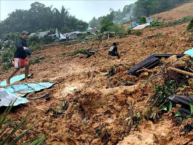 Hiện trường vụ lở đất tại làng Pangkalan ở huyện Natuna, Riau, Indonesia ngày 6/3/2023.