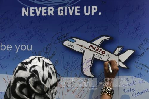 Thông điệp tưởng nhớ các nạn nhân MH370 ở Kuala Lumpur, Malaysia.