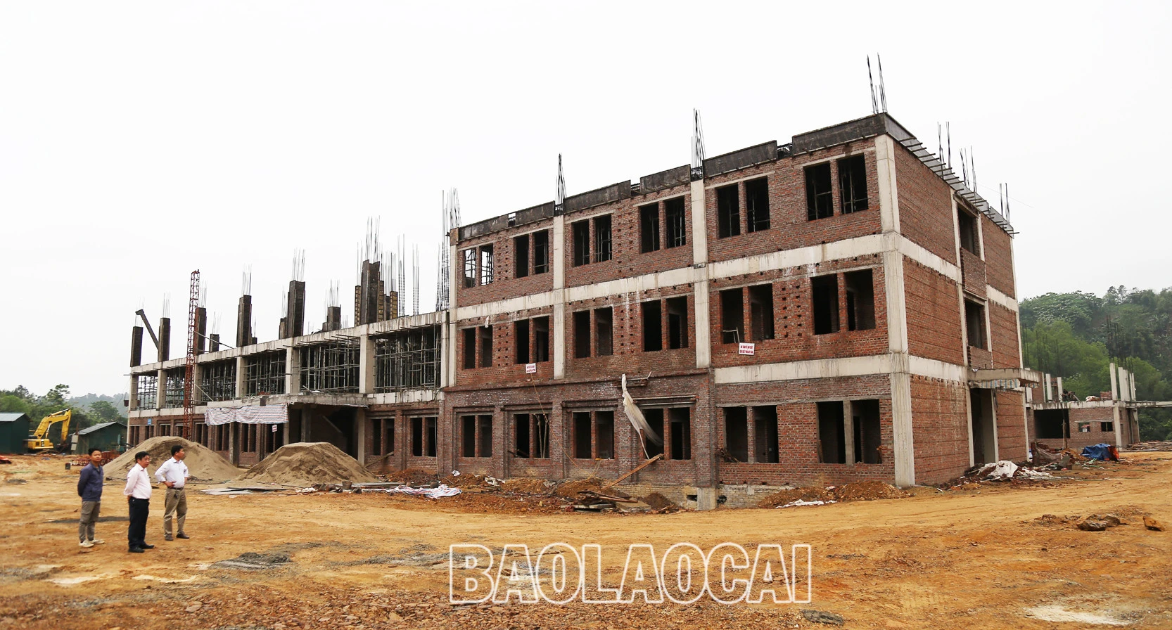 Bệnh viện Đa khoa huyện Bát Xát đang được nhà thầu đẩy nhanh tiến độ để sớm bàn giao đi vào hoạt động.