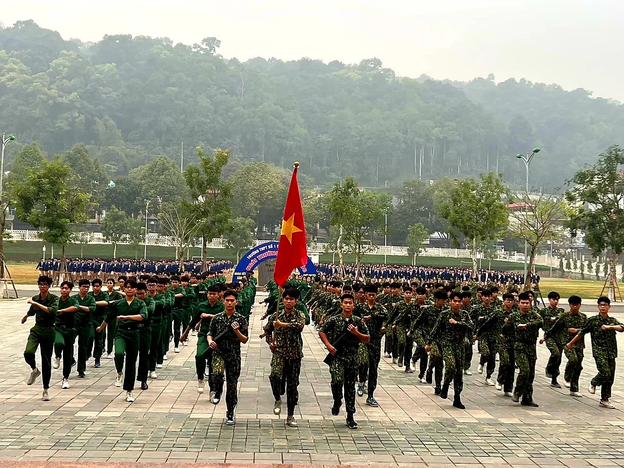 Trường THPT số 1 thành phố Lào Cai: Tổ chức thành công hội thao giáo dục quốc phòng và an ninh ảnh 1