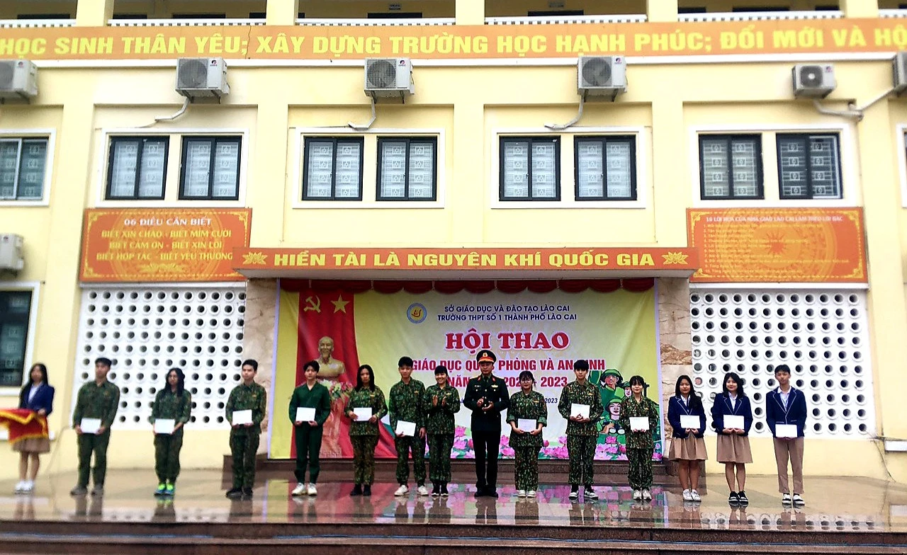 Trường THPT số 1 thành phố Lào Cai: Tổ chức thành công hội thao giáo dục quốc phòng và an ninh ảnh 2