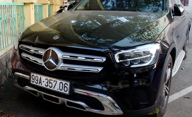 Ô tô gây tai nạn đang bị công an tạm giữ.