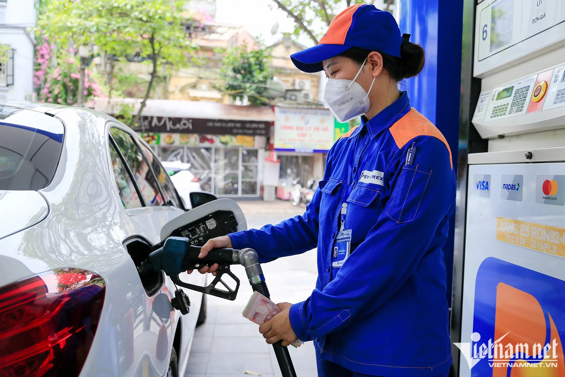 Giá xăng trong nước ngày mai có thể quay đầu tăng ảnh 1