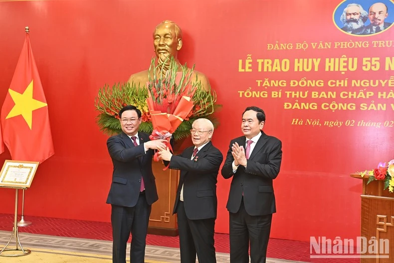 Tổng Bí thư Nguyễn Phú Trọng nhận Huy hiệu 55 năm tuổi Đảng ảnh 3