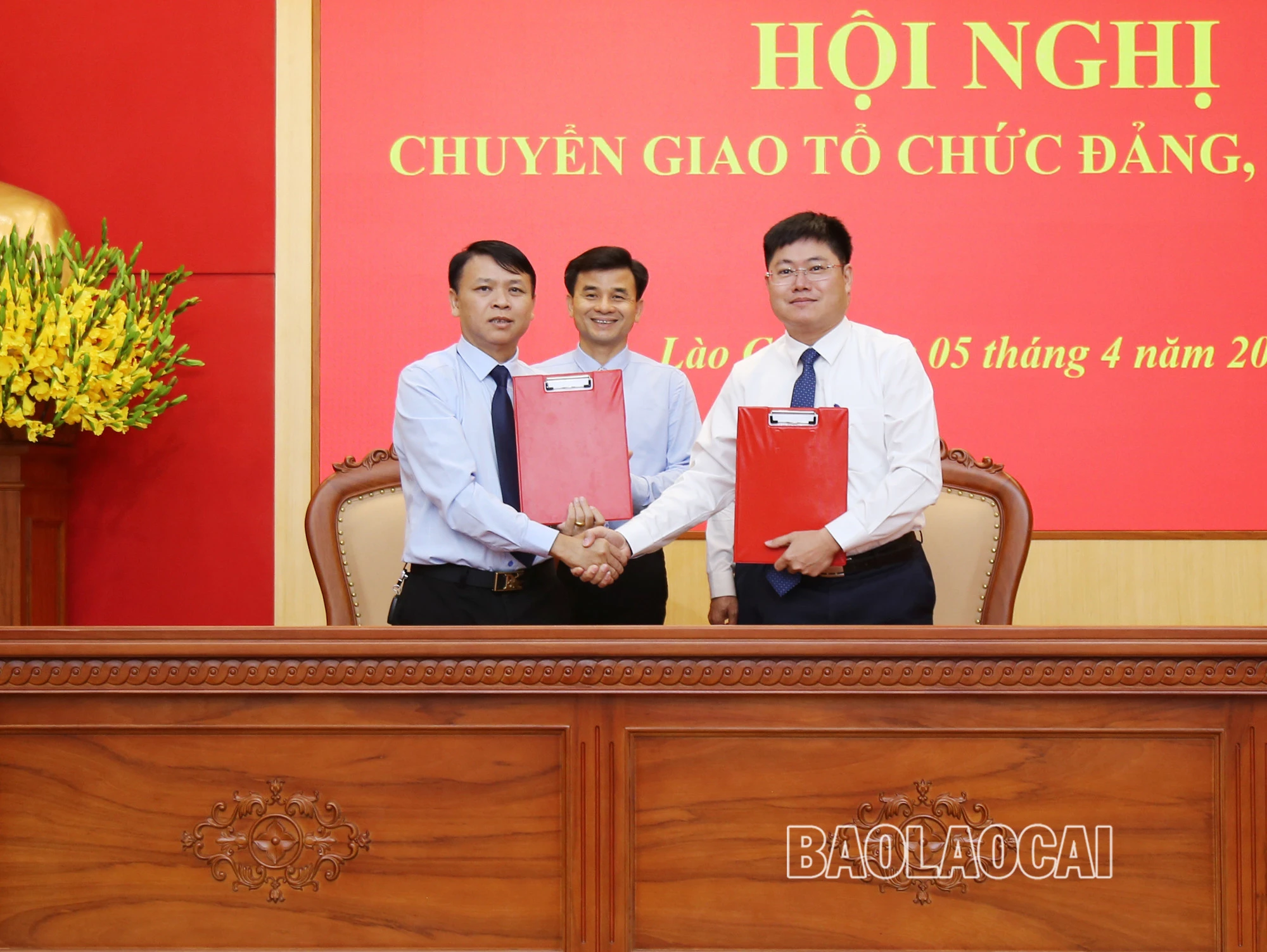 Ký biên bản bàn giao Đảng bộ Công ty Cổ phần Đồng Tả Phời – Vinacomin về Đảng bộ Tập đoàn Công nghiệp Than – Khoáng sản Việt Nam.