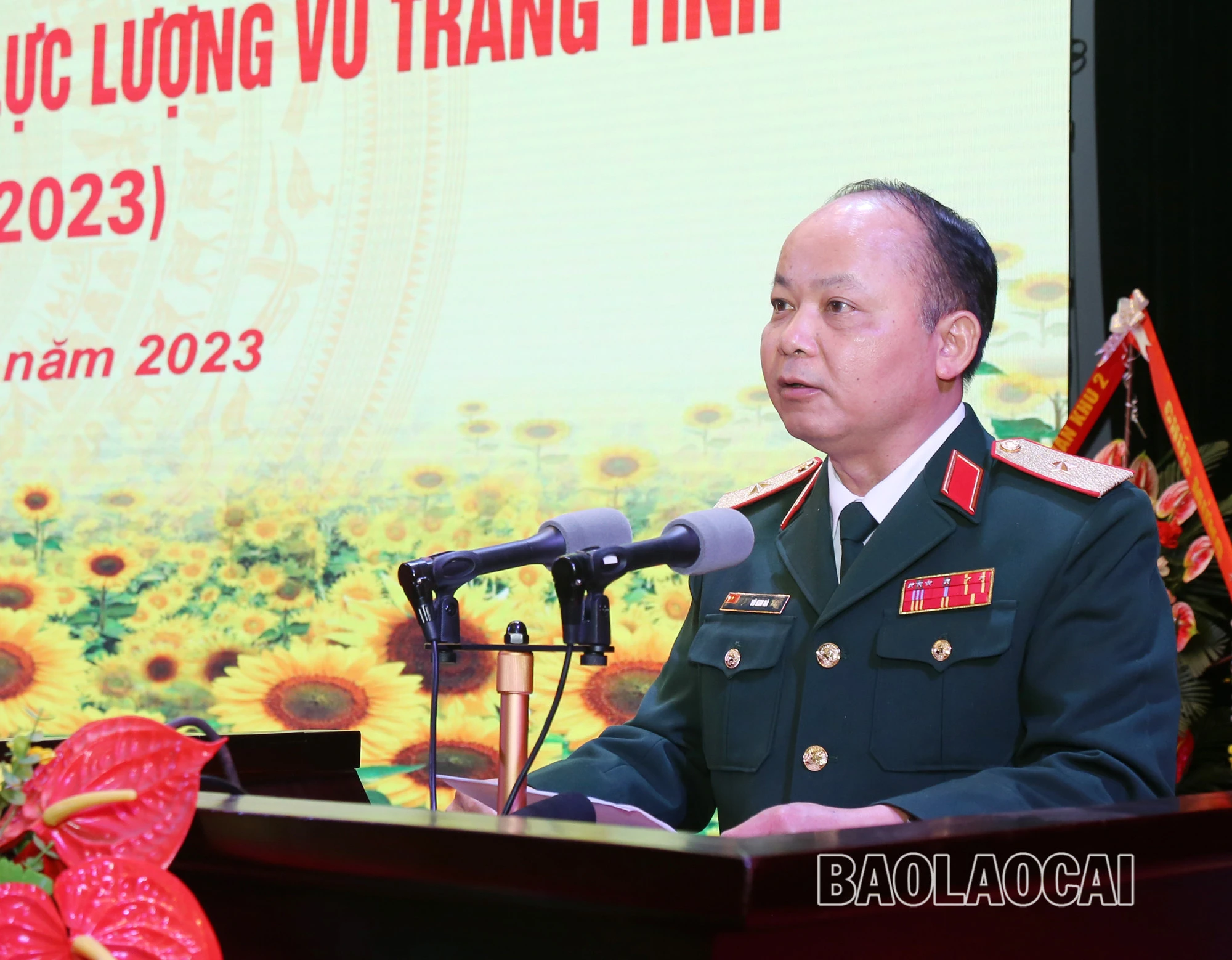 Thiếu tướng Vũ Kim Hà, Phó Tư lệnh Quân khu 2 phát biểu tại buổi gặp mặt.