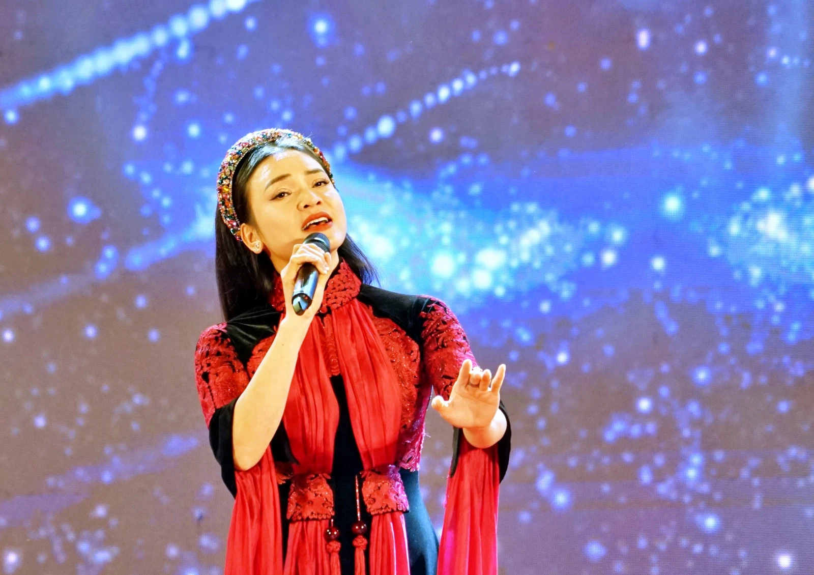 Thành phố Lào Cai tổ chức chương trình nghệ thuật Chào năm mới 2023 “Sắc Xuân thành phố biên cương” ảnh 5