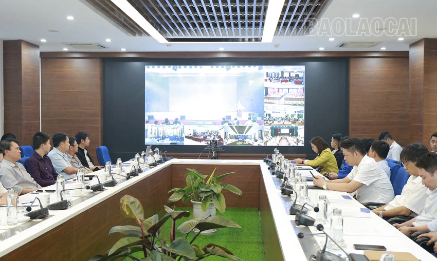 Ngành điện lực chung tay cùng khách hàng sử dụng điện tiết kiệm ảnh 2