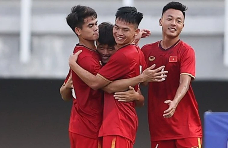 U20 Việt Nam tạo bất ngờ ngày khai cuộc.