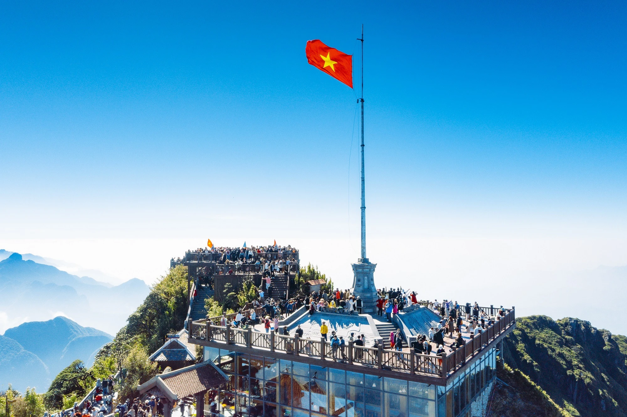 Sun World Fansipan Legend là Điểm đến du lịch văn hóa hàng đầu thế giới do World Travel Awards trao tặng.