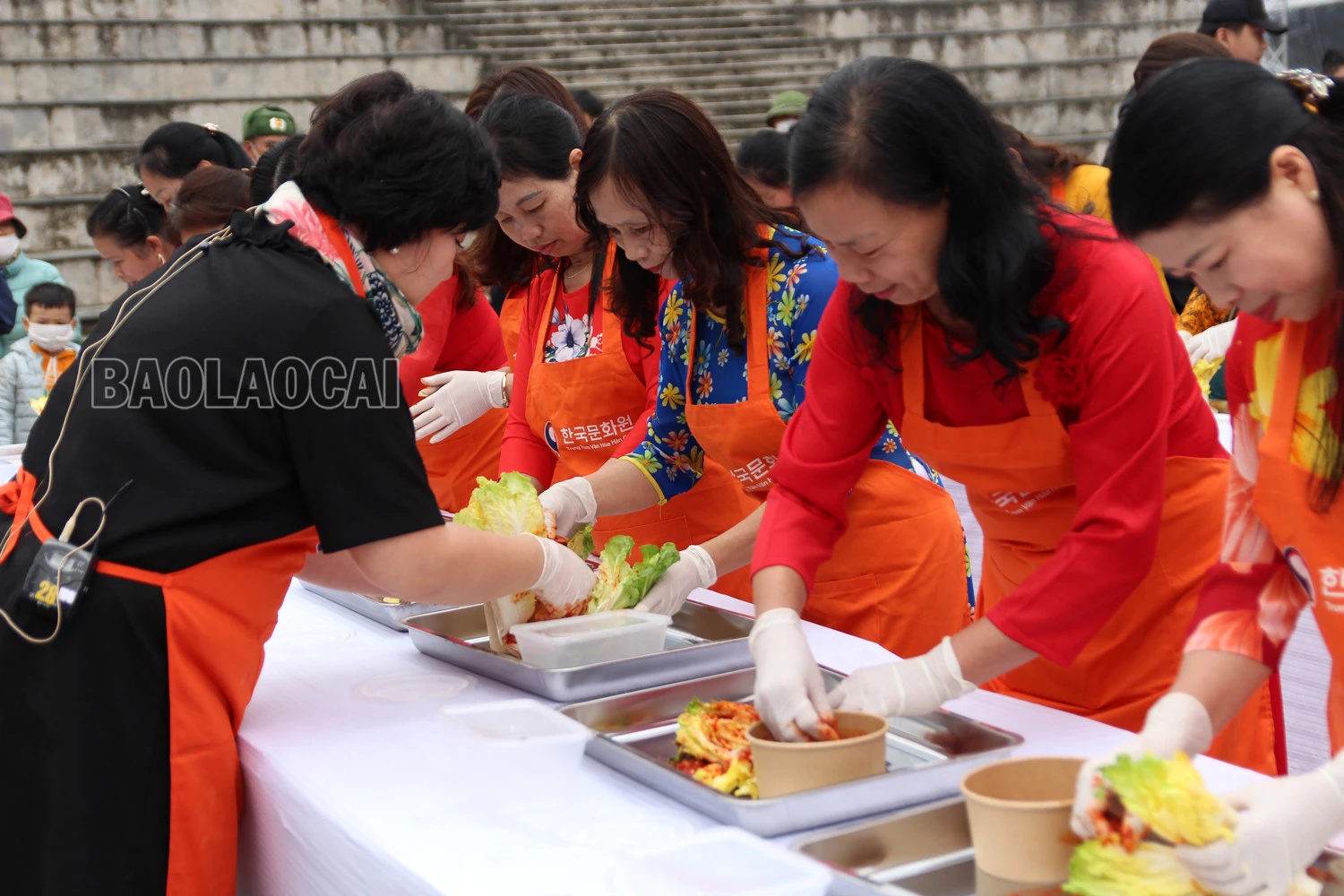 Hơn 200 người dân và du khách tham gia học làm món ăn quốc dân của Hàn Quốc tại Sa Pa ảnh 5