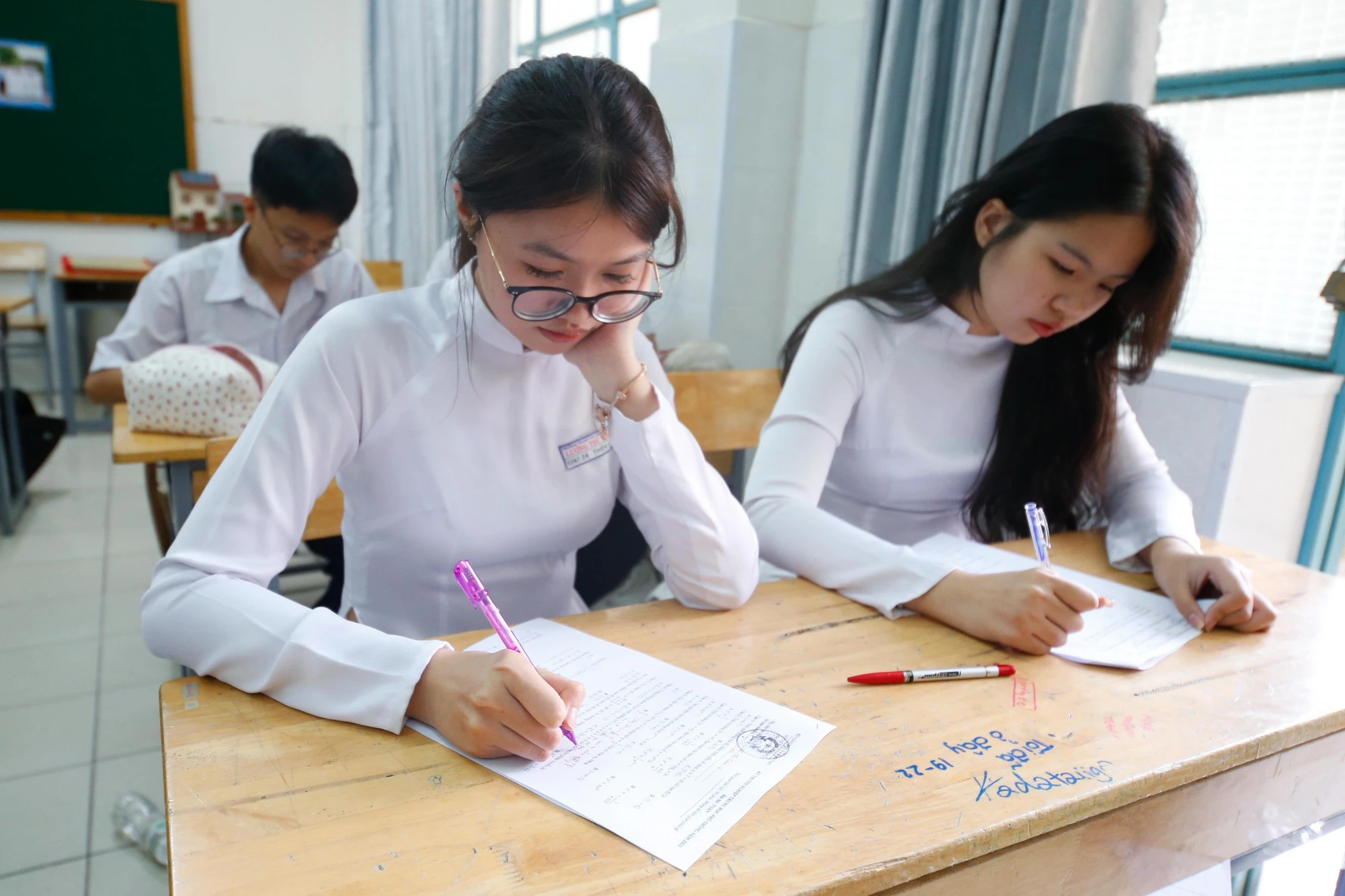 Phương án thi tốt nghiệp THPT từ năm 2025 có điểm gì mới? ảnh 1