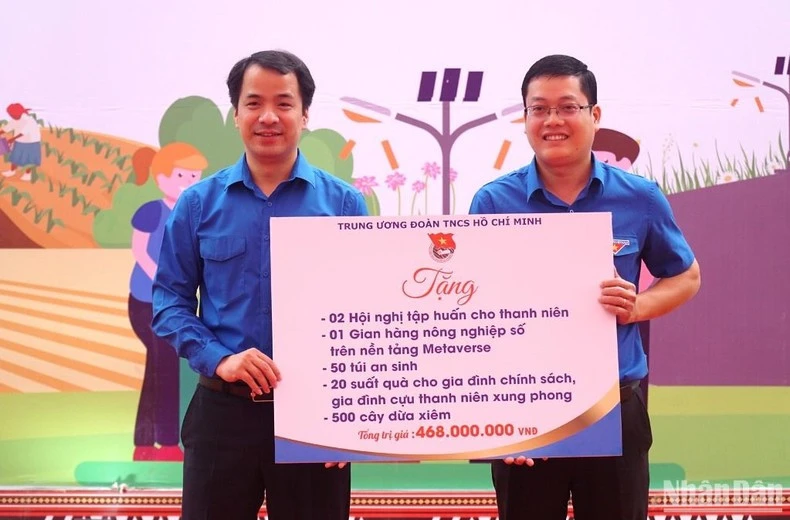 Trung ương Đoàn hỗ trợ Tỉnh đoàn Thừa Thiên Huế nguồn lực xây dựng nông thôn mới thôn, bản.