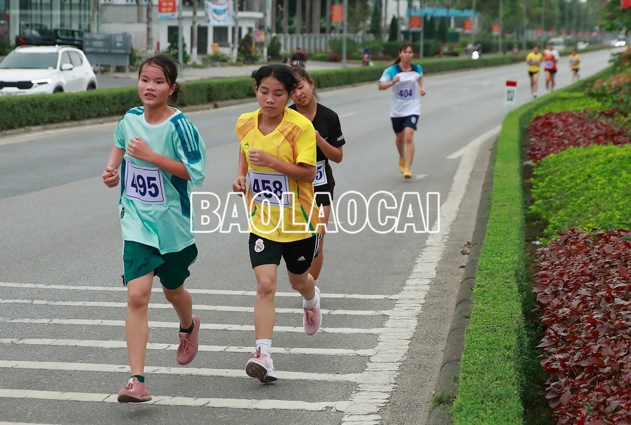 Đoàn Mường Khương bảo vệ thành công ngôi vô địch tại Giải Việt dã truyền thống Báo Lào Cai ảnh 2