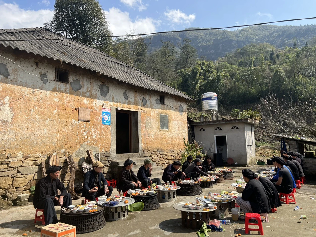 Người Hà Nhì vui Tết thiếu nhi đầu năm mới ảnh 13