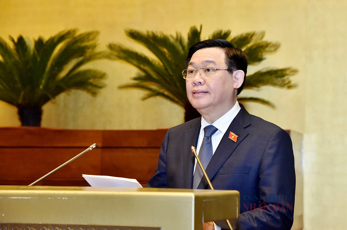 Chủ tịch Quốc hội Vương Đình Huệ phát biểu khai mạc phiên họp. (ảnh Báo Đại biểu Nhân dân)