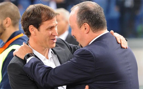 Benitez (phải) và Garcia khi còn làm việc chung tại Serie A. Ảnh: Reuters