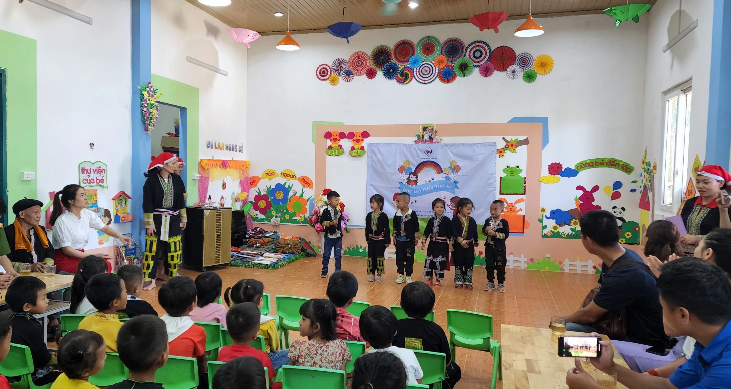 Niềm vui trong những ngôi trường mới ảnh 1