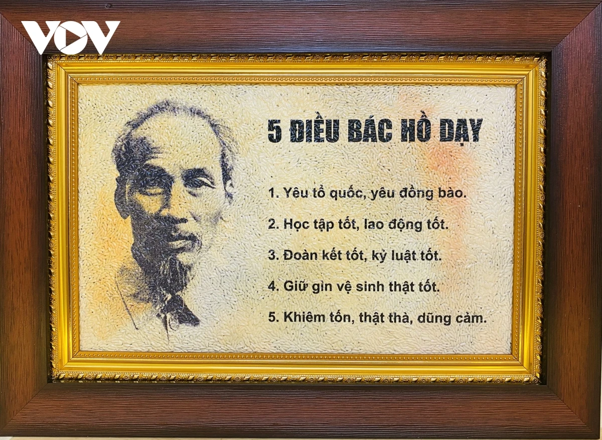 Bức tranh nhắc nhở thế hệ trẻ luôn khắc ghi lời dạy của Bác.