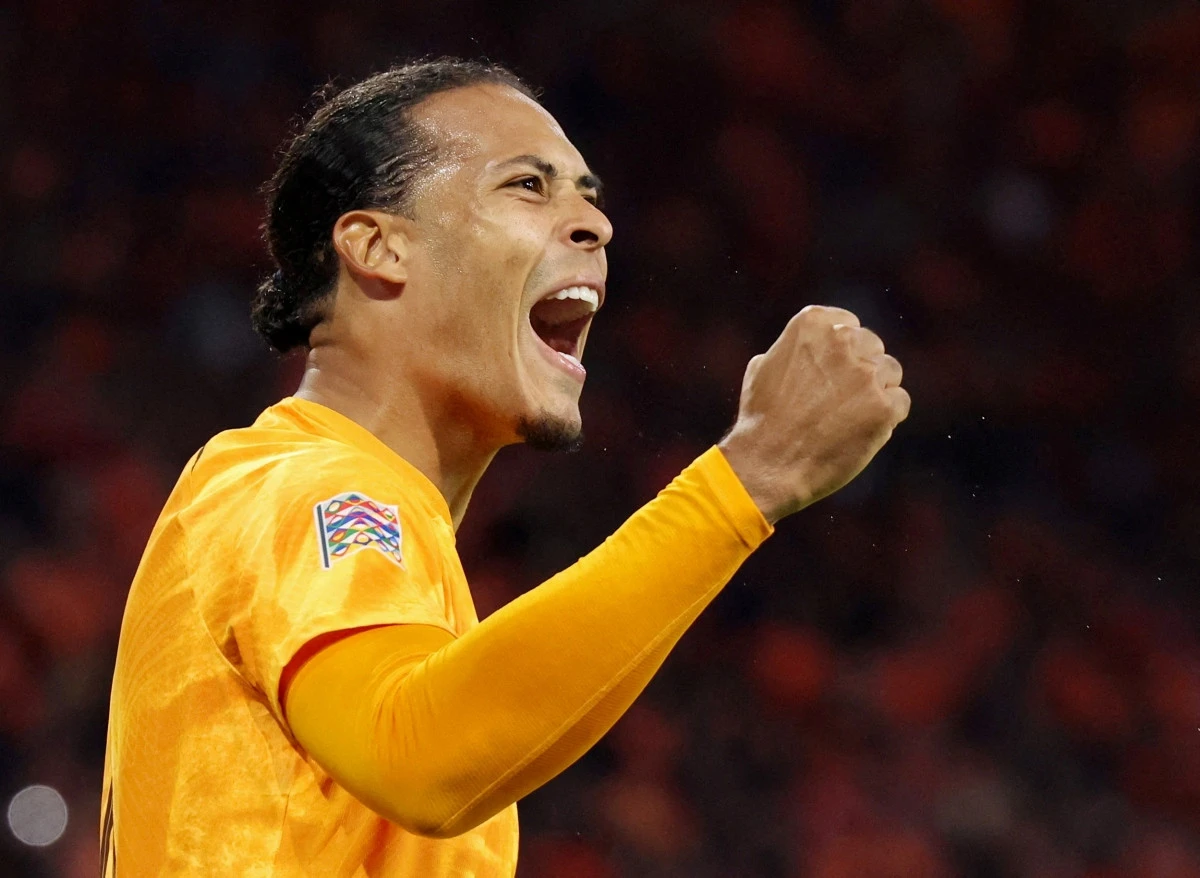 Van Dijk ăn mừng bàn thắng đưa ĐT Hà Lan vào VCK Nations League.