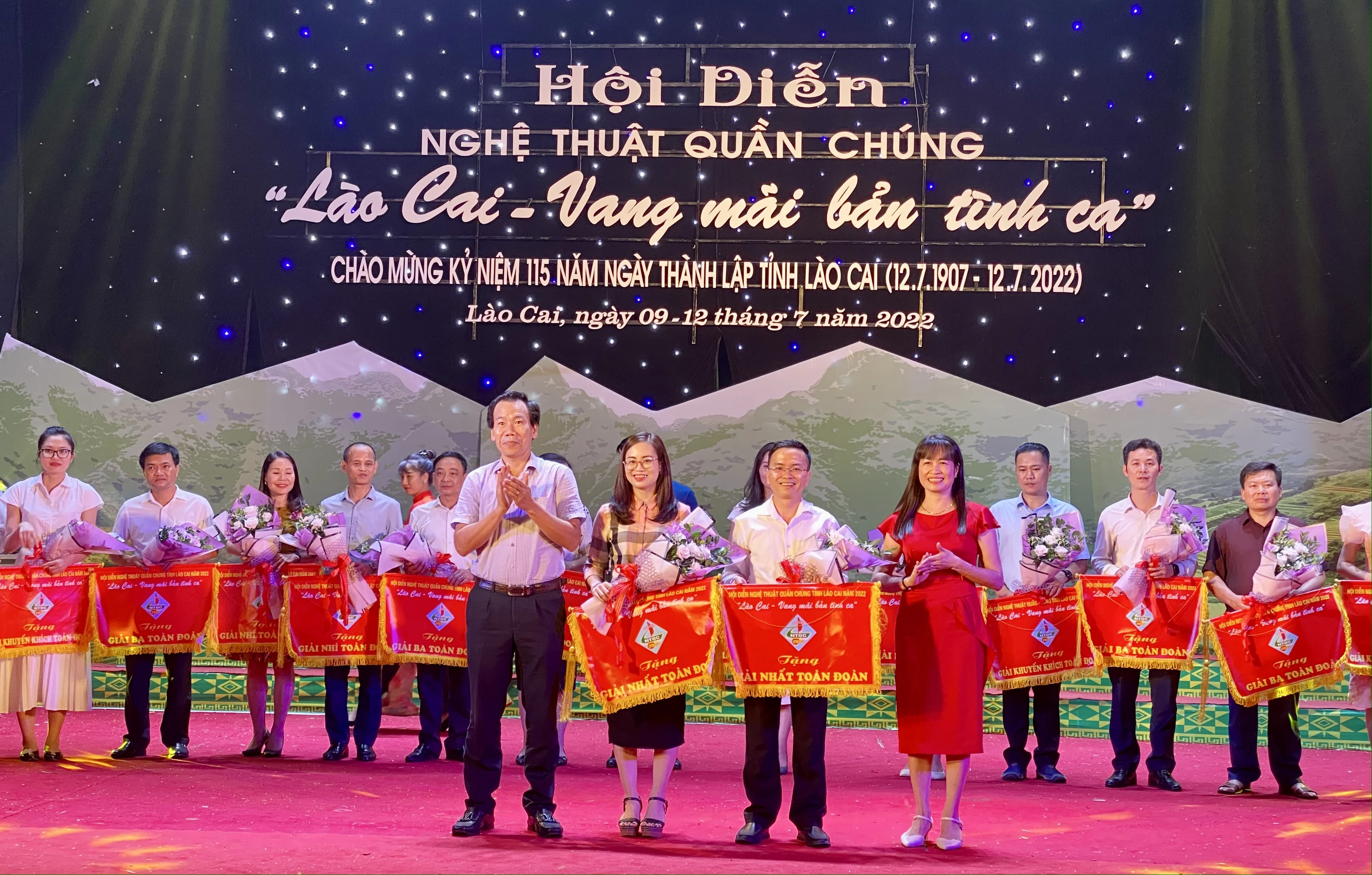 Bế mạc Hội diễn Nghệ thuật quần chúng tỉnh Lào Cai năm 2022 ảnh 2