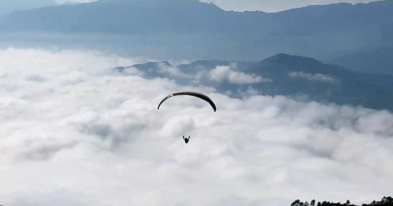 Các phi công bay khảo sát dù lượn thành công.