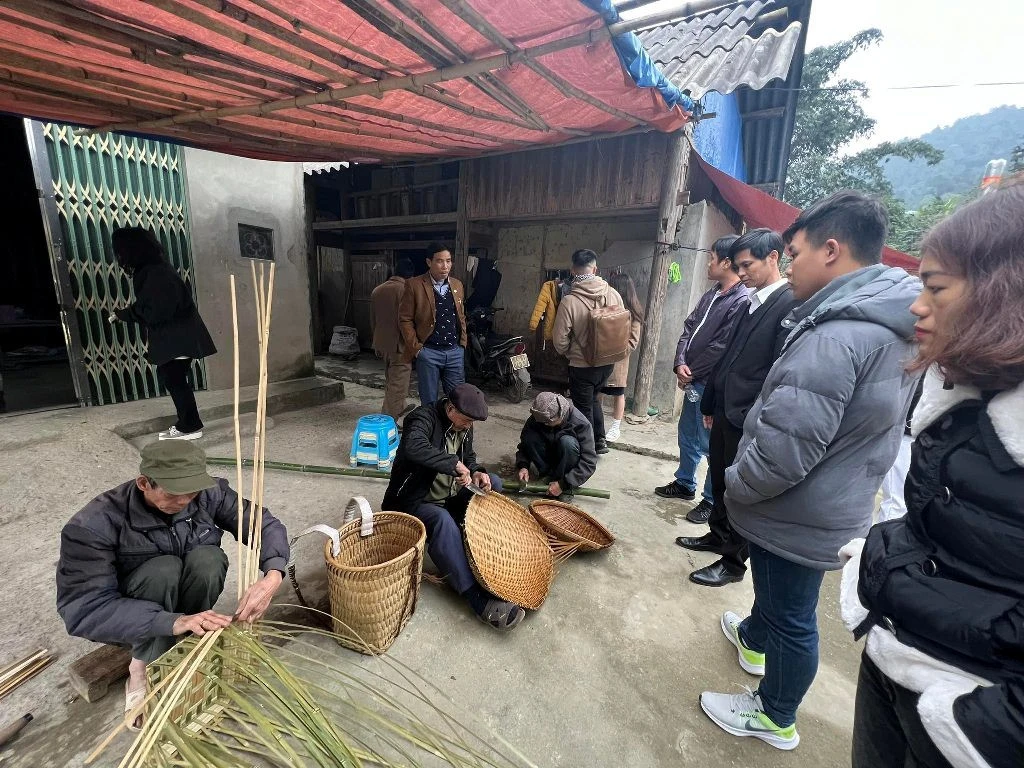 Phát triển du lịch chợ phiên gắn với làng nghề truyền thống dân tộc thiểu số tại Lào Cai ảnh 4