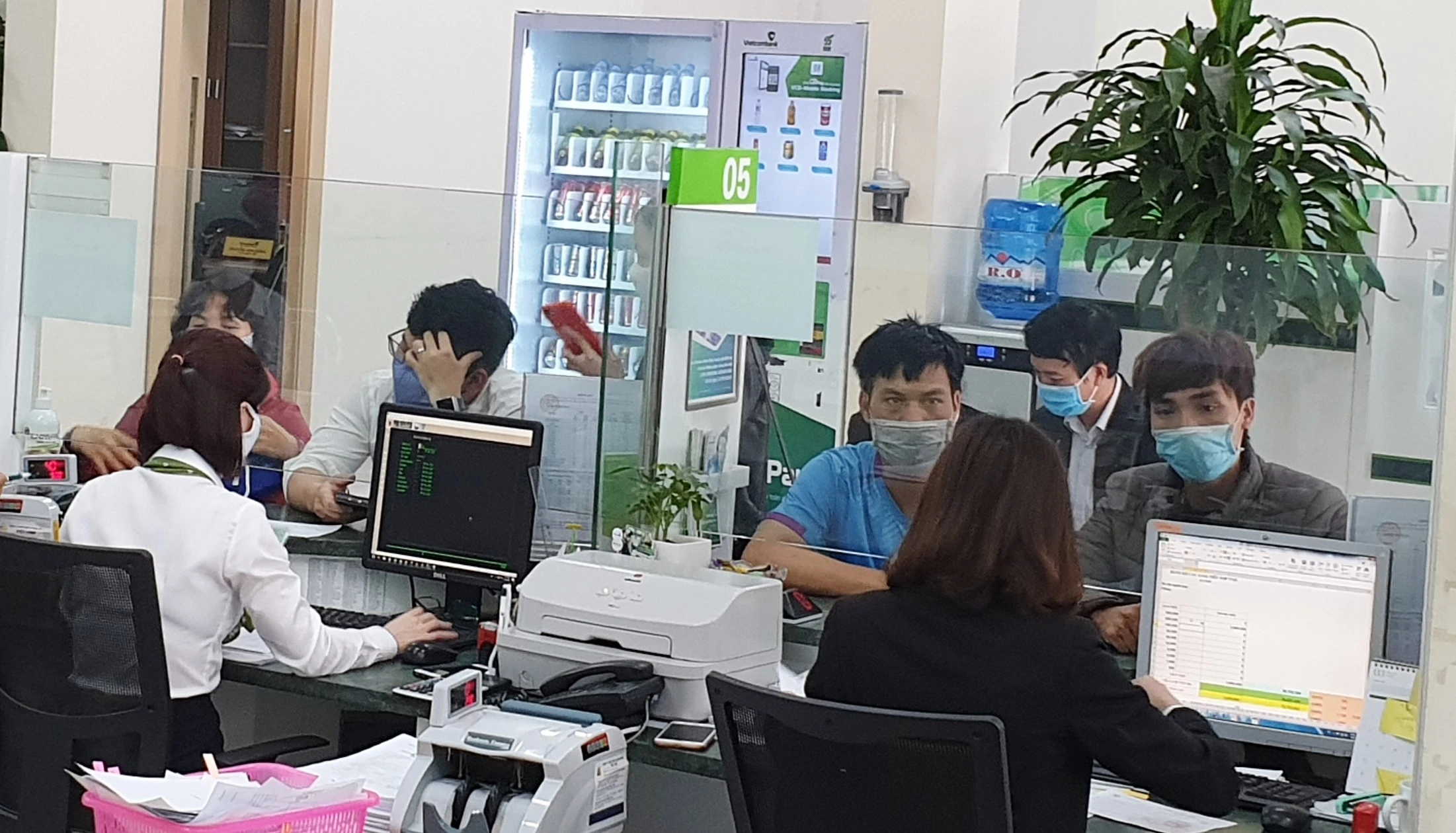 Ngành thuế của tỉnh thực hiện chuyển đổi số để giải quyết thủ tục hành chính.