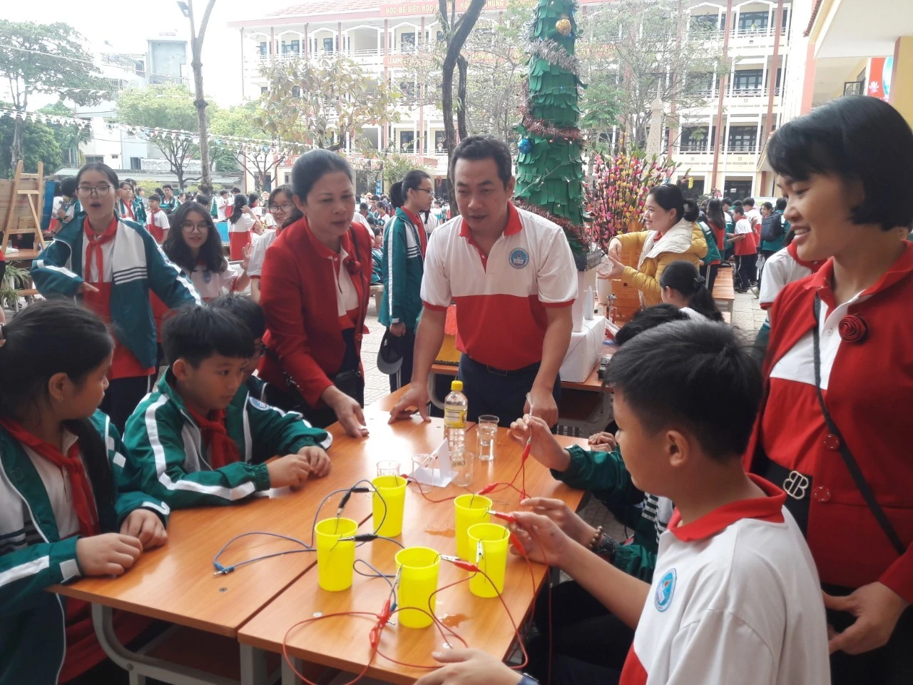 Trường THCS Kim Tân tổ chức nhiều sân chơi hấp dẫn, bổ ích cho học sinh.
