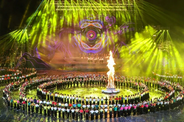Lễ đón nhận Bằng của UNESCO ghi danh “Nghệ thuật Xòe Thái” là di sản văn hóa phi vật thể đại diện của nhân loại ảnh 1