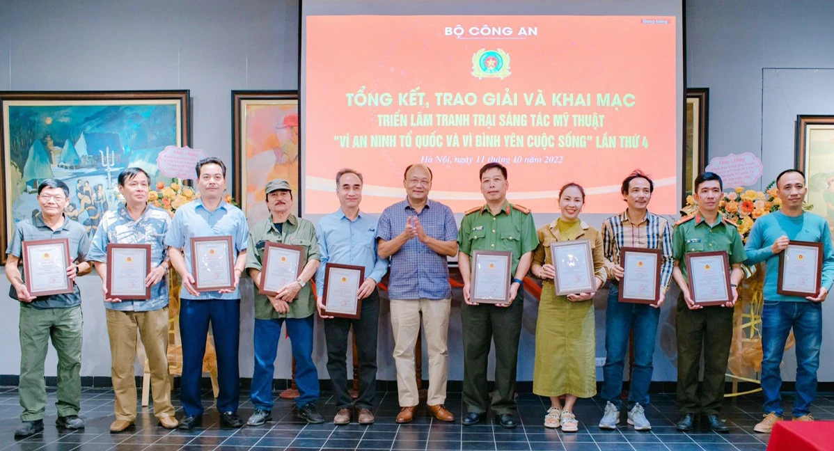 Tác giả Phạm Gia Chiến đoạt giải Ba triển lãm tranh Công an nhân dân lần thứ 4, năm 2022 ảnh 1