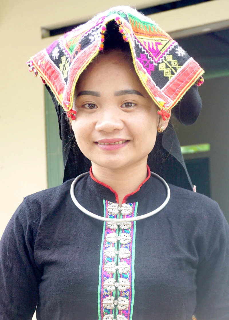 Duyên dáng chiếc khăn Piêu ảnh 1