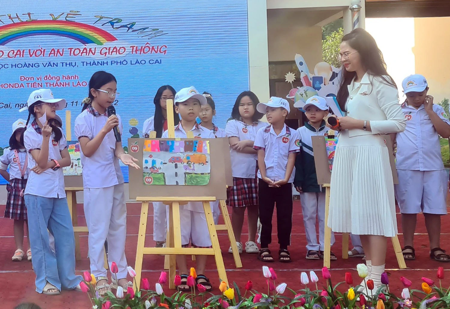 30 học sinh tham dự cuộc thi vẽ tranh "Thiếu nhi Lào Cai với an toàn giao thông" ảnh 4
