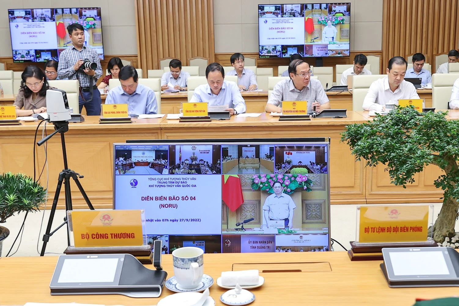 Cuộc họp được kết nối trực tuyến tới 8 địa phương khu vực Trung Bộ và Tây Nguyên có khả năng chịu ảnh hưởng của bão.