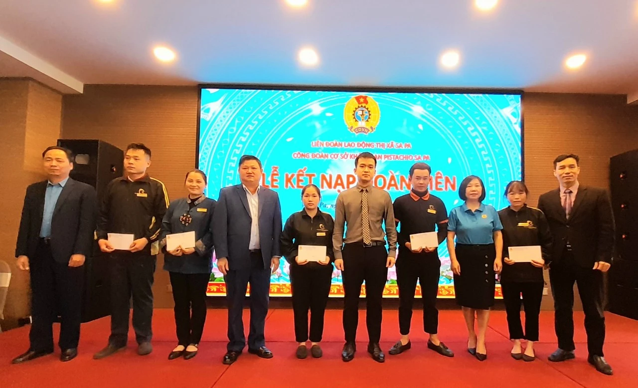 Thị xã Sa Pa: Kết nạp 732 đoàn viên công đoàn nhân Tháng công nhân ảnh 3