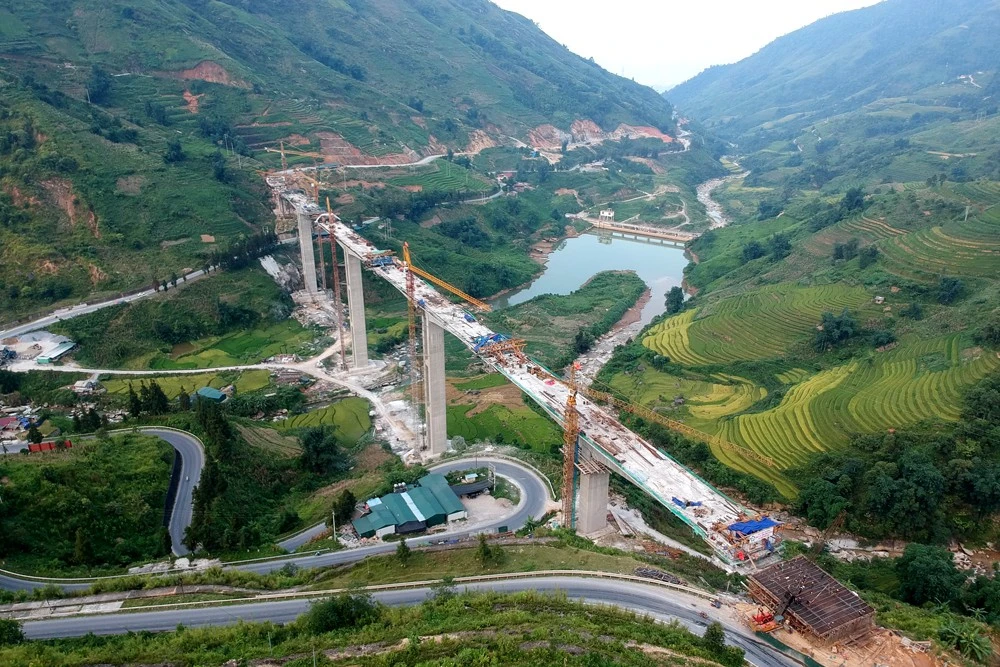 Cầu Móng Sến hoàn thành góp phần nâng cao hiệu quả khai thác của đường cao tốc Nội Bài - Lào Cai, thúc đẩy phát triển kinh tế - xã hội, đảm bảo an ninh - quốc phòng của khu vực Tây Bắc nói chung và của tỉnh Lào Cai nói riêng.