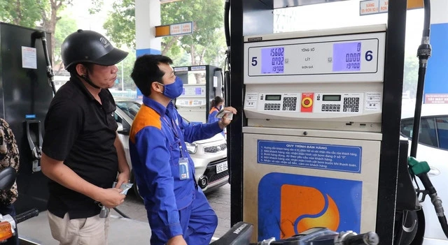Đề xuất giảm 50% thuế tiêu thụ đặc biệt đối với xăng và 50% thuế GTGT với xăng, dầu