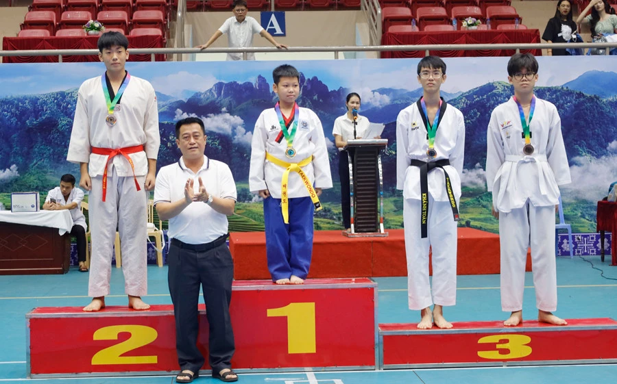 Bế mạc Giải Taekwondo các lứa tuổi trẻ tỉnh Lào Cai năm 2022 ảnh 6