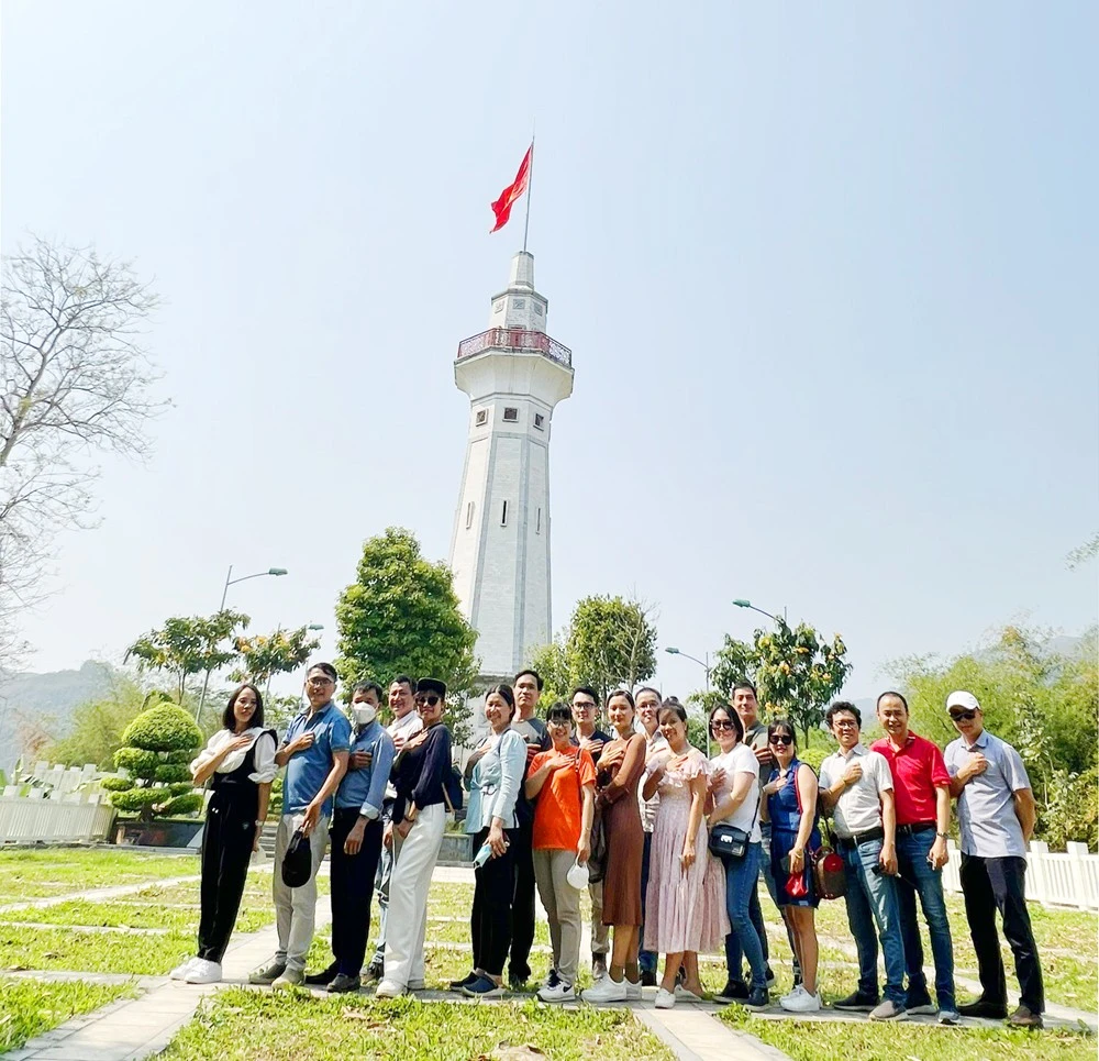Gần 20 doanh nghiệp khảo sát xây dựng chương trình du lịch tại huyện Bát Xát ảnh 3