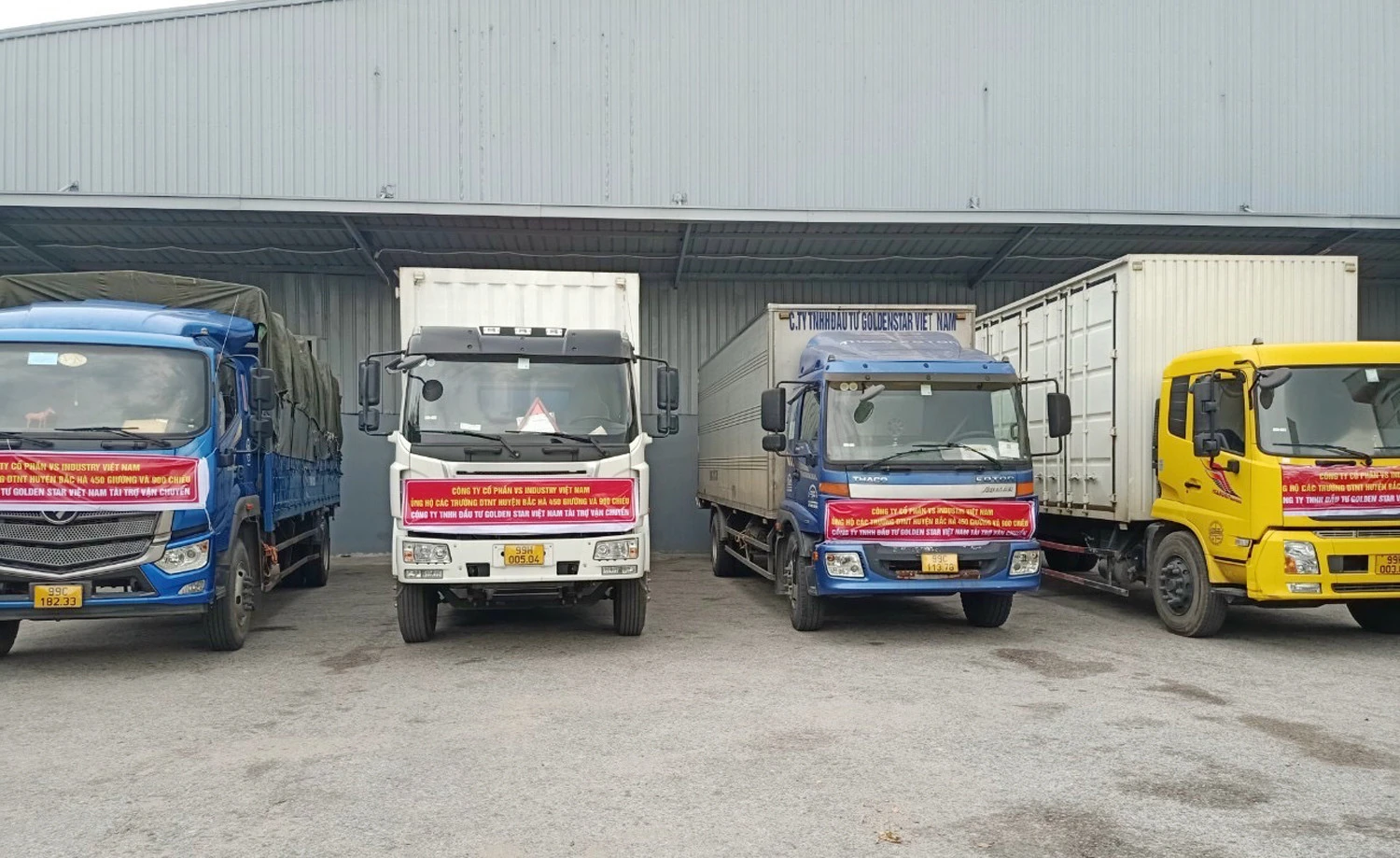 Các xe vận chuyển giường, chiếu đến huyện Bắc Hà.
