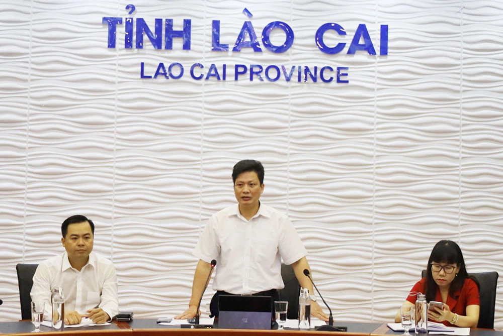 Đồng chí Hoàng Ngọc Bích, Phó Chánh Văn phòng UBND tỉnh phát biểu tại buổi họp báo.