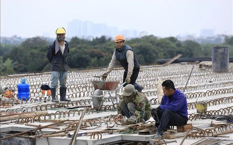 Việc tăng giá cả nhiên liệu, vật liệu ảnh hưởng tiêu cực đến các hoạt động đầu tư xây dựng. (Ảnh minh họa: TTXVN)