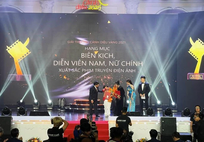Diễn viên nhí Lại Trường Phú ở phim "Maika - cô bé đến từ hành tinh khác" bật khóc